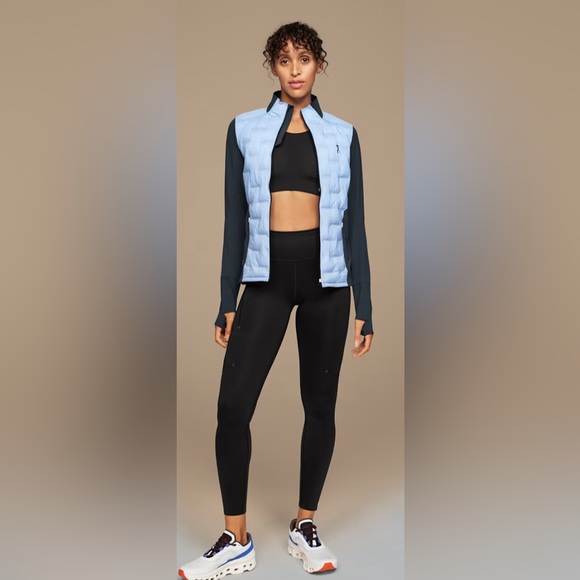 On Running Climate Jacket Size Small Like New Stratosphere | Navy - Picture 4 of 15